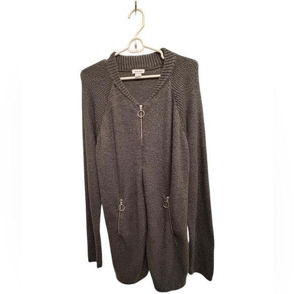 Anna Rose Gray, LS, zippered XL shawl.  Excellent condition. - Picture 2 of 7